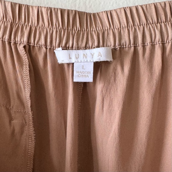Lunya Blush Silk Sleep Shorts Size L - Picture 3 of 8